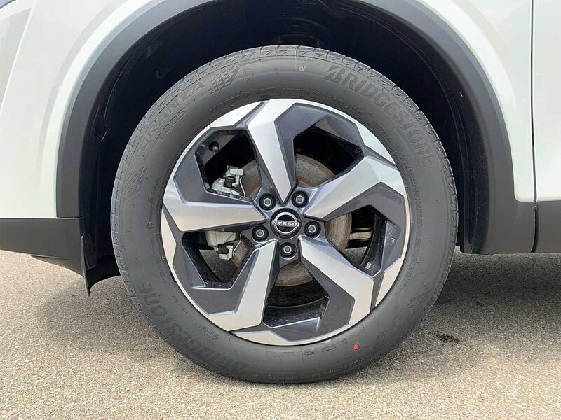 Nissan Qashqai 1.3 N-Connecta Pano Navi Kamera SHZ LED