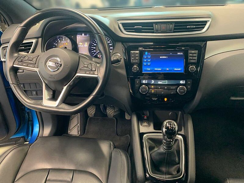 Nissan Qashqai 1.6 DIG-T TEKNA+ Pano Navi Kamera PDC SHZ