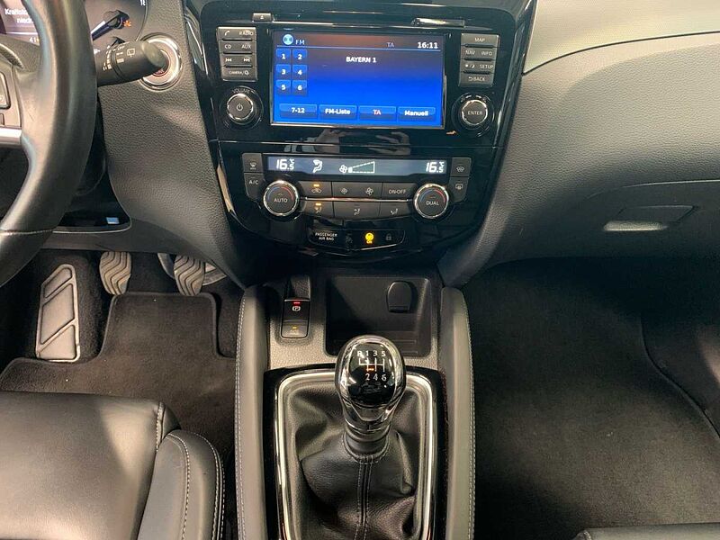 Nissan Qashqai 1.6 DIG-T TEKNA+ Pano Navi Kamera PDC SHZ