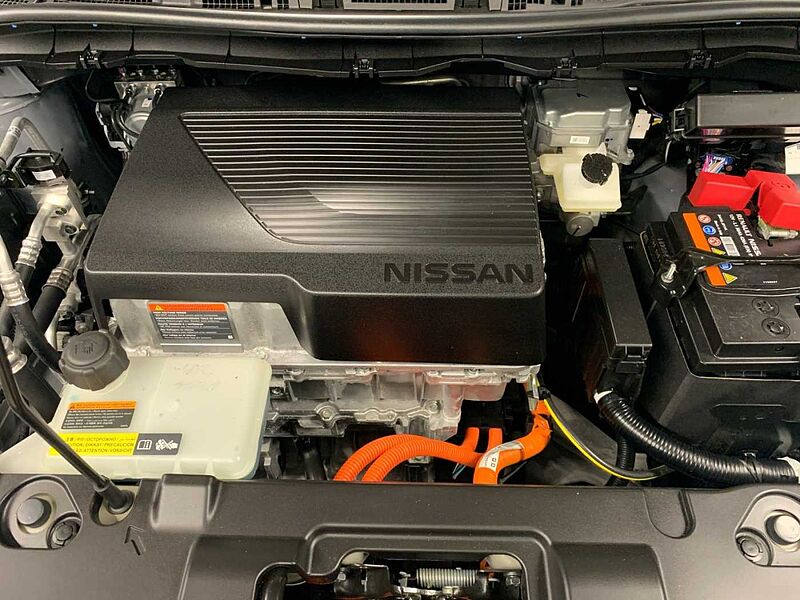 Nissan Leaf 62 kWh e+Tekna Fahrschulpaket Navi R-Kam SHZ