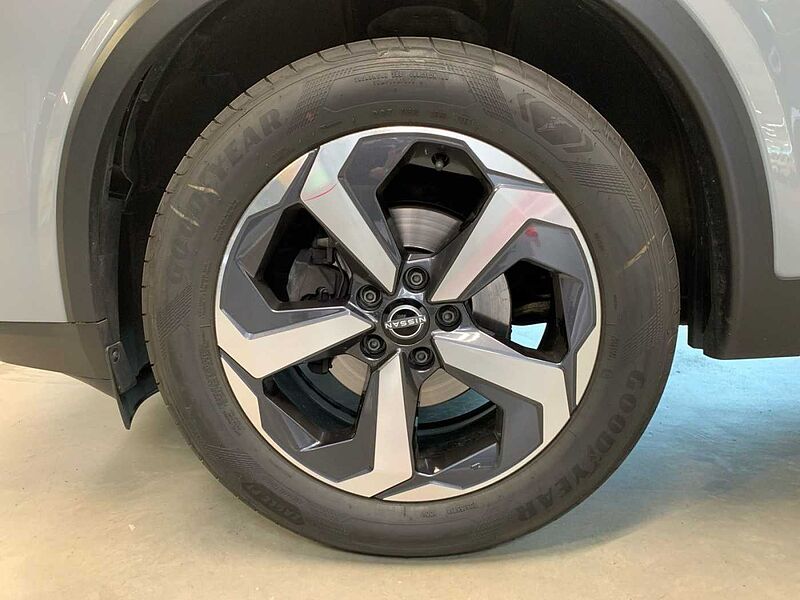 Nissan Qashqai 1.3 DIG-T N-Connecta Navi SHZ PDC LED