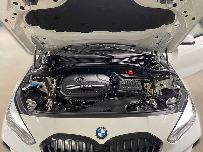 BMW 118 Baureihe 1 Lim. 118 i AT M Sport R-Kamera SHZ LED