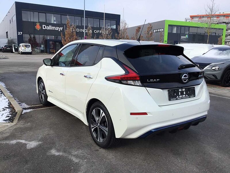 Nissan Leaf 40 kWh Automatik - TEKNA - Vollausstattung